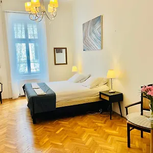 City Rooms Hostal